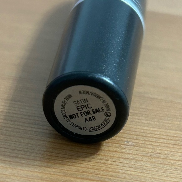 MAC cosmetics satin lipstick in Epic - Picture 3 of 3